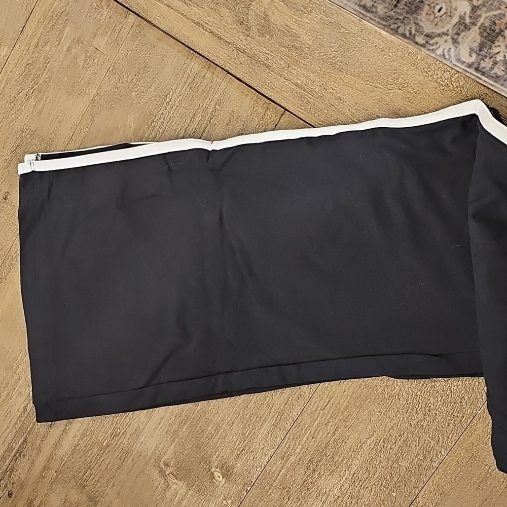 Black Leggings with White Stripe from Victoria's Secret - Picture 2 of 10